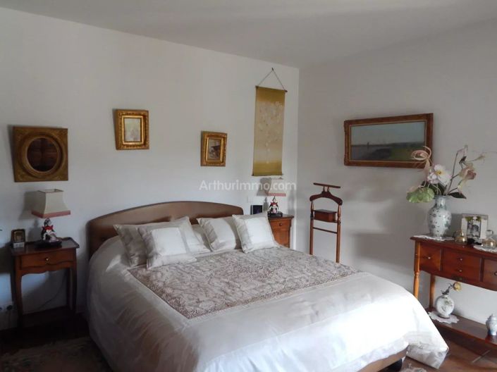 Image No.17-4 Bed House for sale