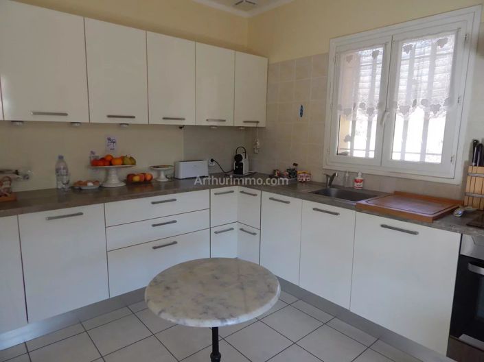 Image No.8-5 Bed House for sale