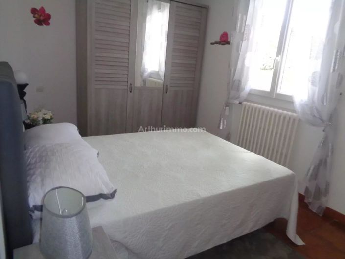 Image No.16-5 Bed House for sale