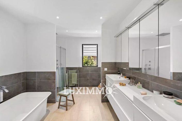 Image No.10-6 Bed House for sale