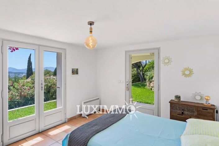 Image No.11-6 Bed House for sale