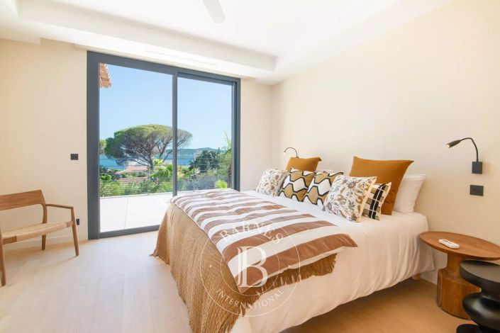 Image No.12-5 Bed House for sale