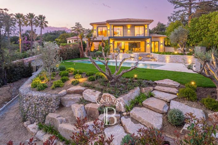 Image No.2-5 Bed House for sale