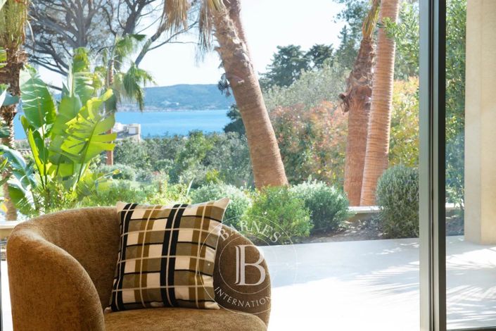 Image No.3-5 Bed House for sale