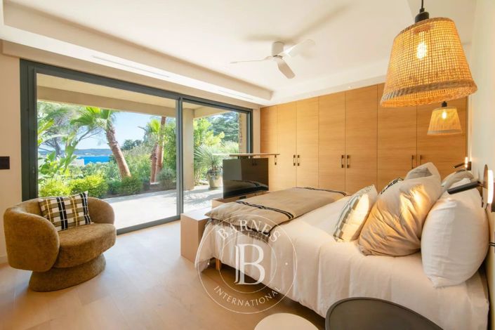 Image No.9-5 Bed House for sale