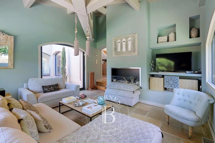 Image No.11-5 Bed House for sale