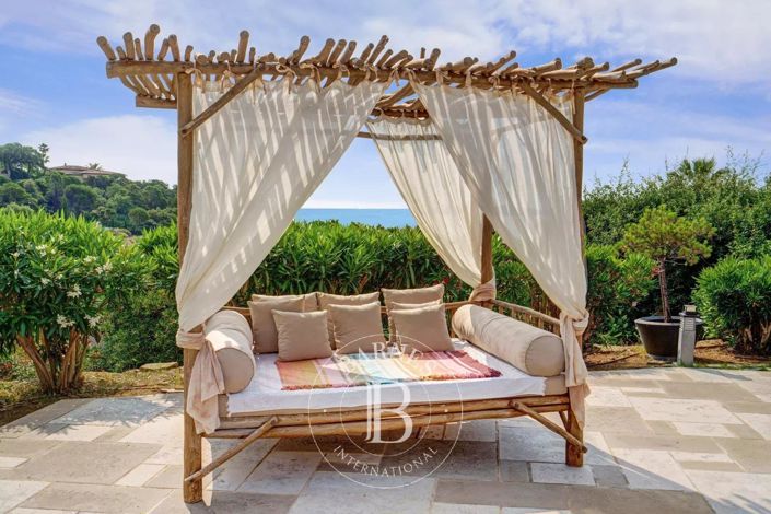 Image No.3-5 Bed House for sale