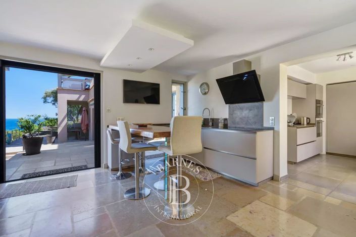 Image No.4-5 Bed House for sale