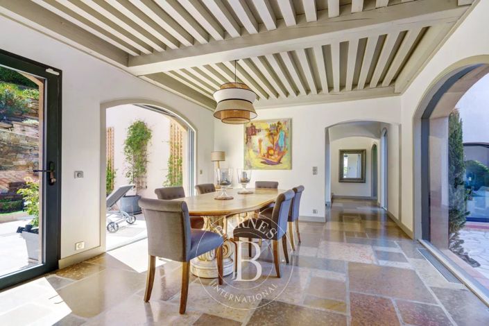 Image No.6-5 Bed House for sale