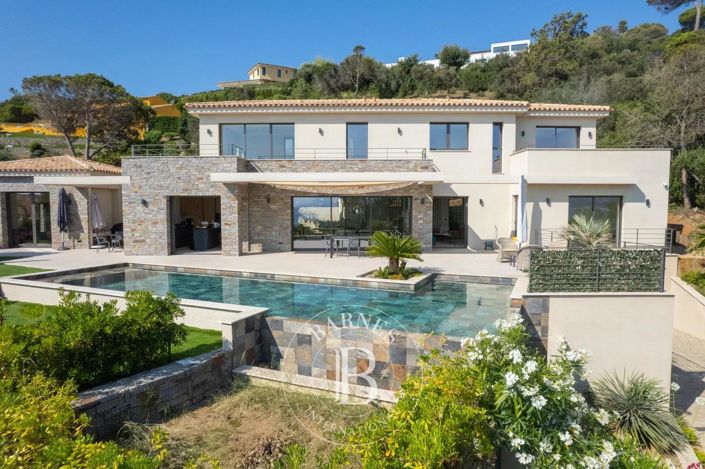 Image No.2-5 Bed House for sale