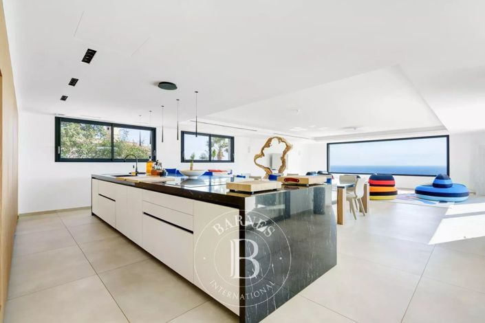 Image No.4-6 Bed House for sale