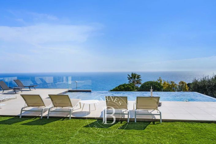 Image No.8-6 Bed House for sale