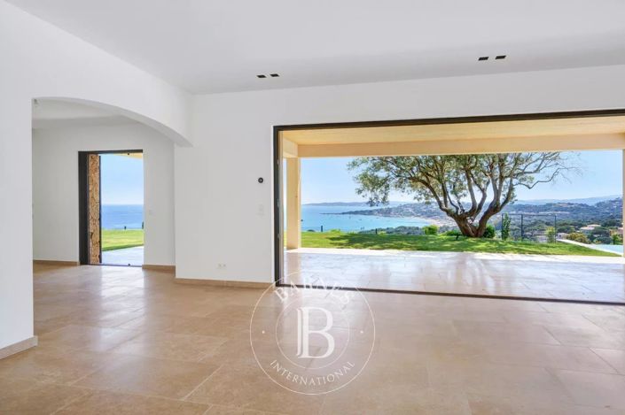 Image No.2-4 Bed House for sale