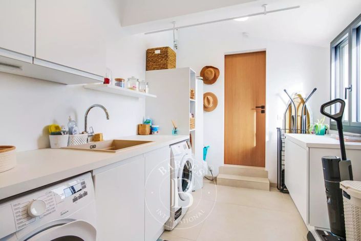 Image No.12-3 Bed House for sale