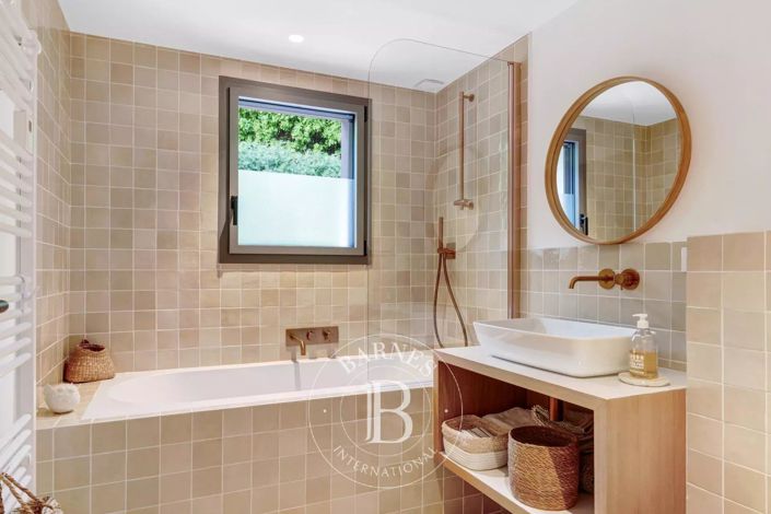 Image No.17-3 Bed House for sale