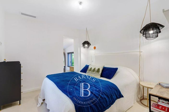 Image No.18-3 Bed House for sale