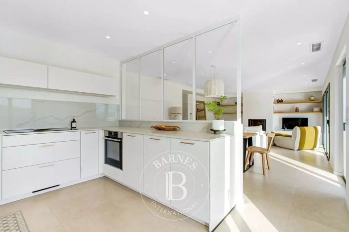 Image No.9-3 Bed House for sale