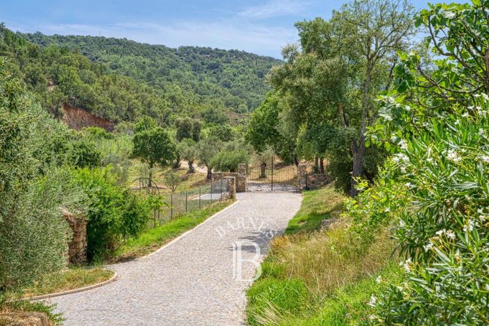 Image No.5-6 Bed House for sale