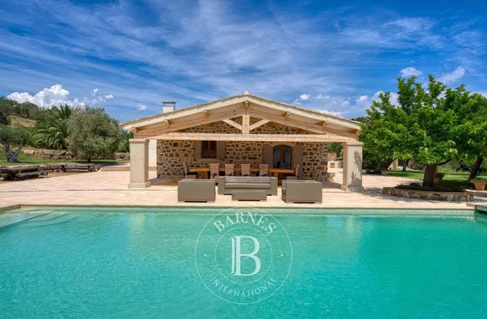 Image No.8-6 Bed House for sale