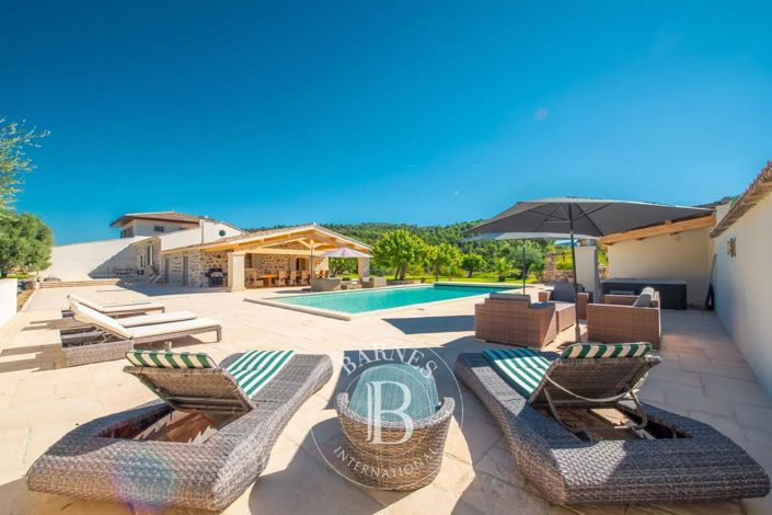 Image No.9-6 Bed House for sale