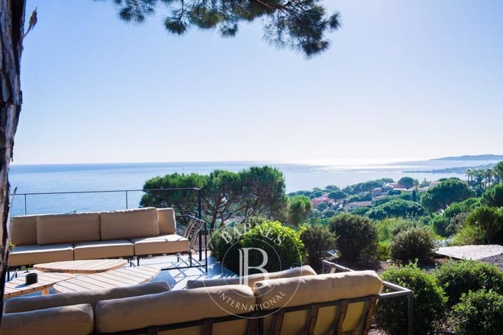 Image No.14-6 Bed House for sale