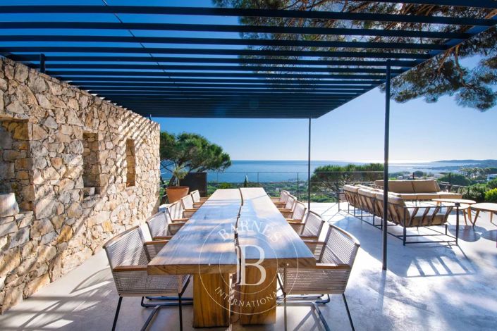 Image No.16-6 Bed House for sale