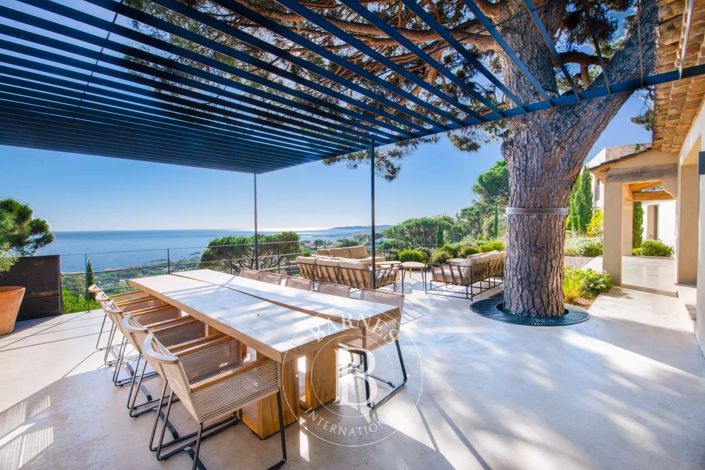 Image No.17-6 Bed House for sale