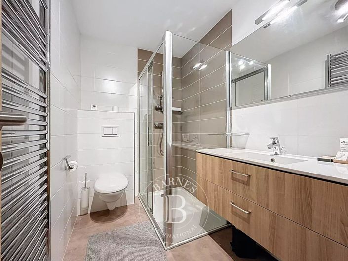 Image No.20-2 Bed Apartment for sale