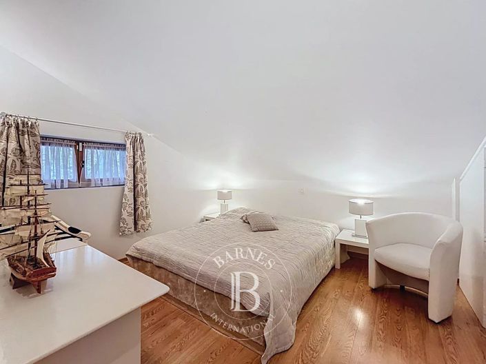 Image No.15-4 Bed House for sale