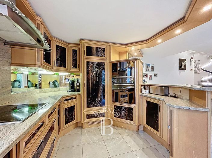 Image No.8-4 Bed House for sale