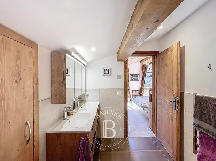 Image No.18-6 Bed House for sale