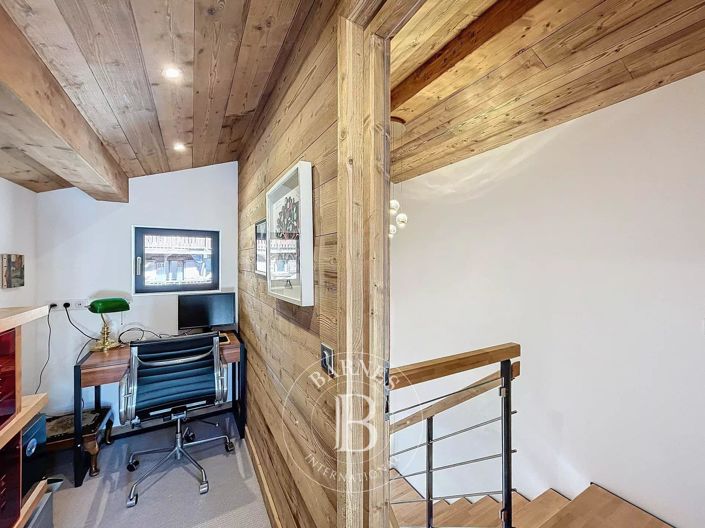 Image No.20-6 Bed House for sale