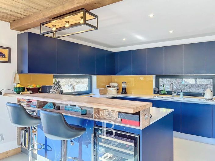 Image No.5-6 Bed House for sale