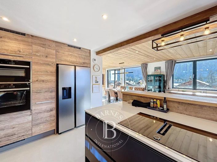 Image No.8-6 Bed House for sale