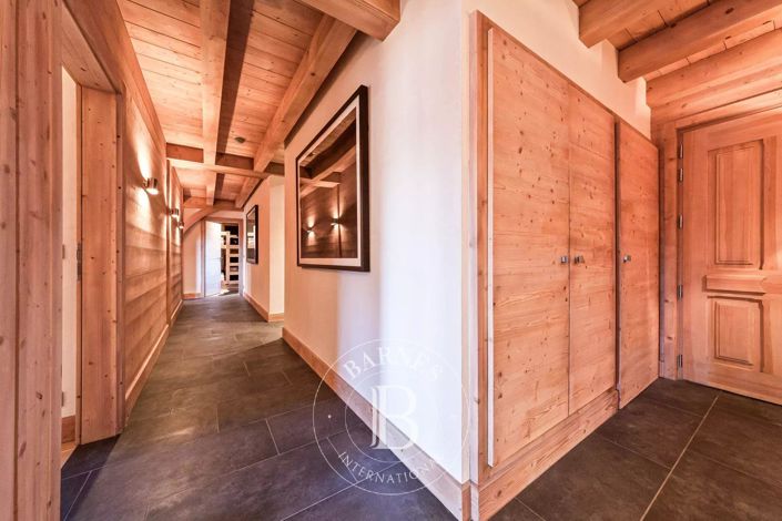 Image No.24-5 Bed Apartment for sale