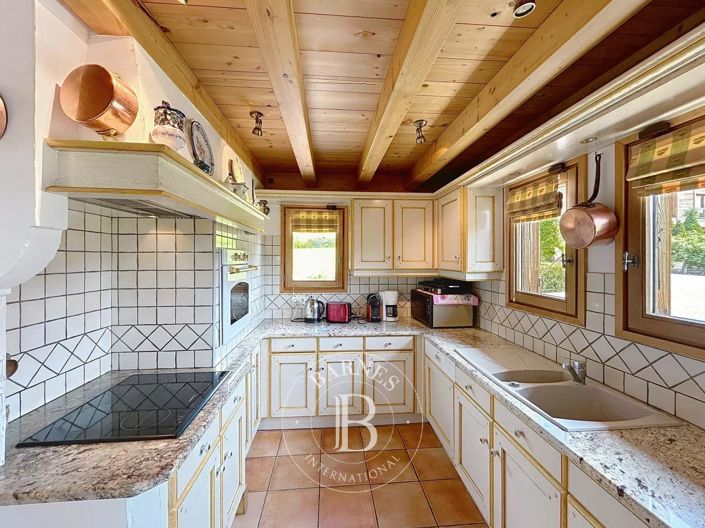 Image No.8-4 Bed House for sale