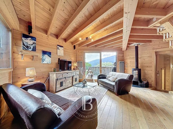 Image No.1-6 Bed House for sale