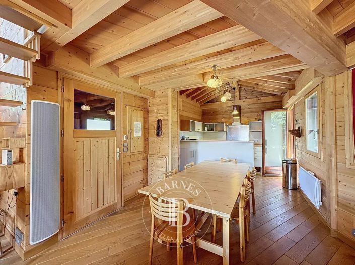 Image No.10-6 Bed House for sale