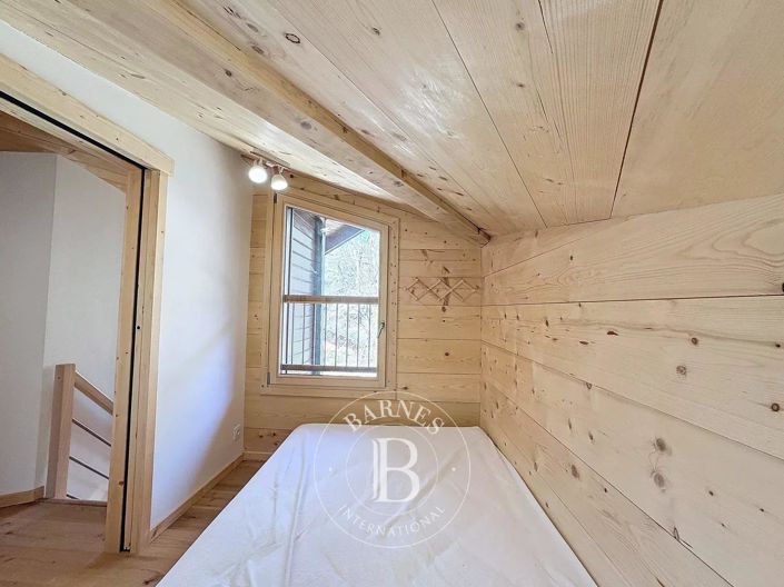 Image No.19-6 Bed House for sale