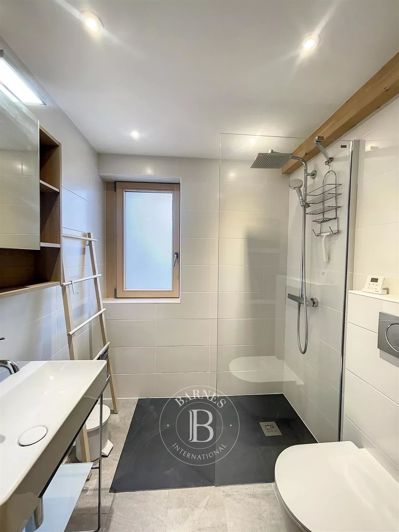 Image No.20-6 Bed House for sale