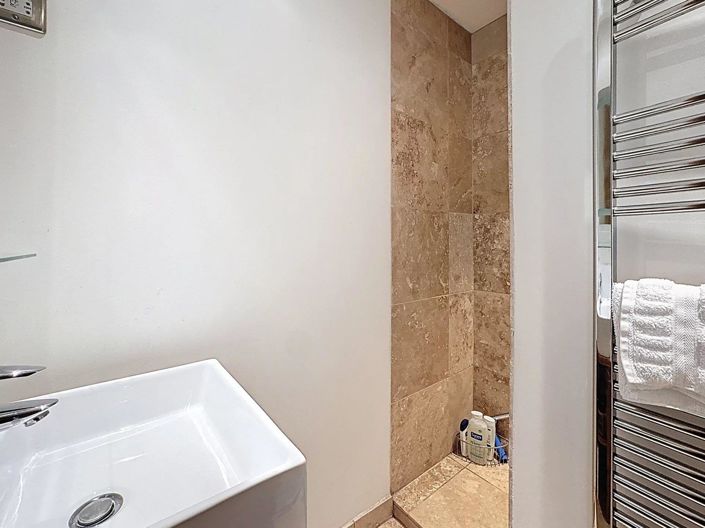 Image No.25-3 Bed House for sale