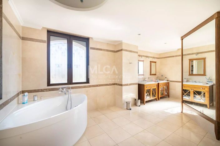 Image No.12-5 Bed House for sale