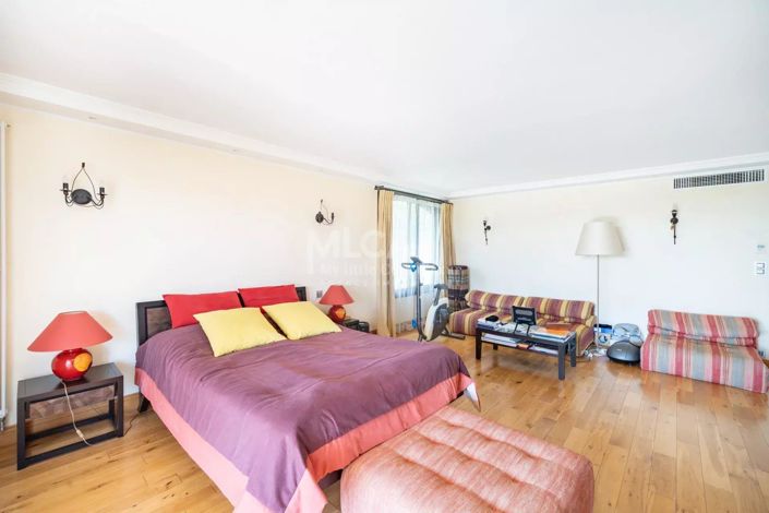 Image No.15-5 Bed House for sale