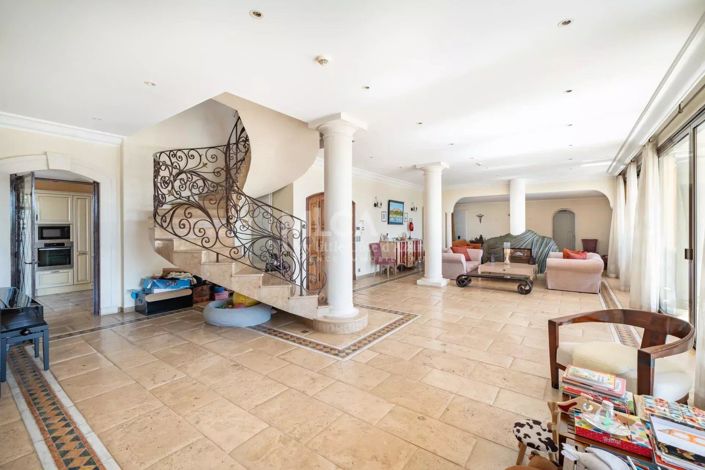 Image No.7-5 Bed House for sale