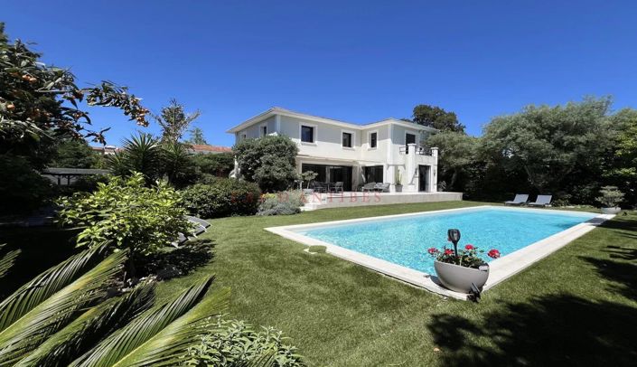 Image No.1-4 Bed House for sale