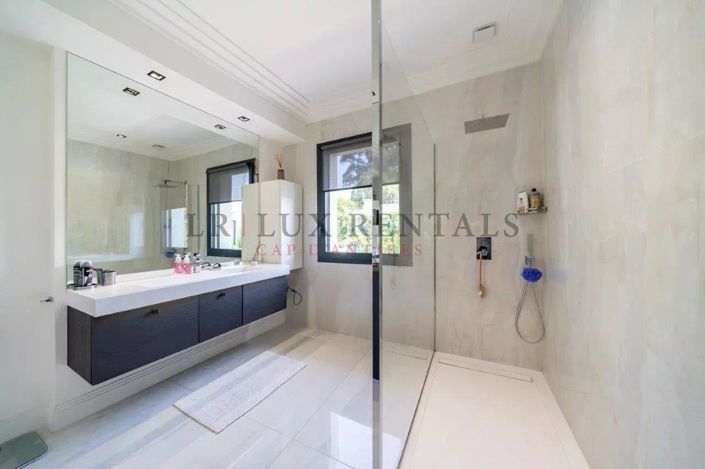 Image No.9-4 Bed House for sale