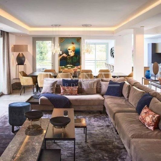 Image No.7-5 Bed House for sale