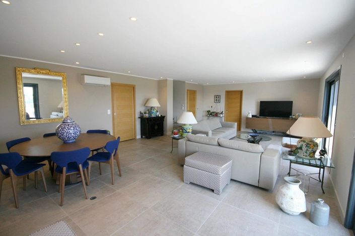 Image No.8-4 Bed House for sale