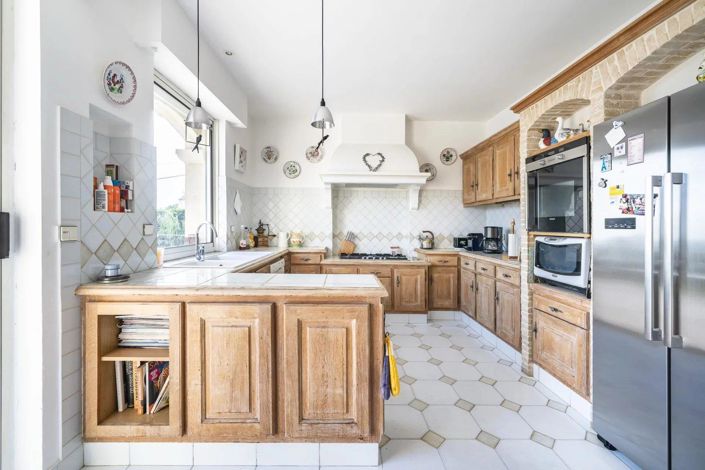 Image No.7-5 Bed House for sale