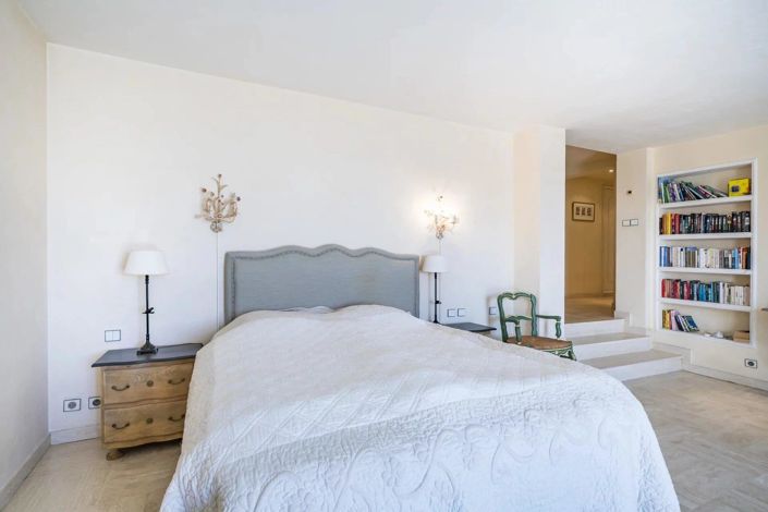 Image No.9-5 Bed House for sale